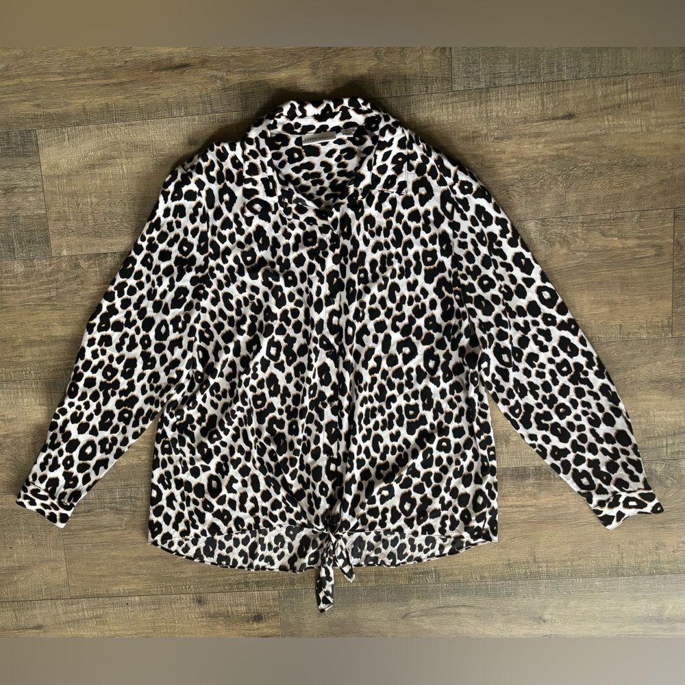 Susan Graver women’s size 12 leopard print tie front button down blouse top